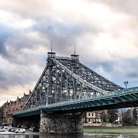 Dreamlike Elb-chalet Дрезден